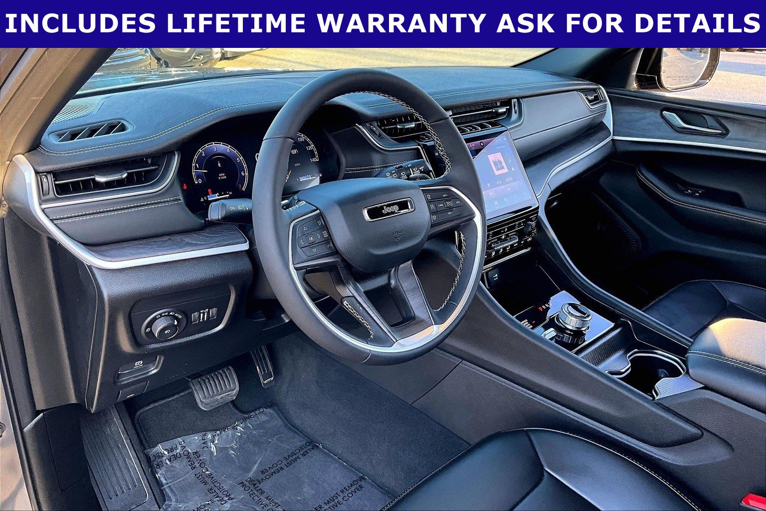 Used 2025 Jeep Grand Cherokee Limited AWD/4WD image 11