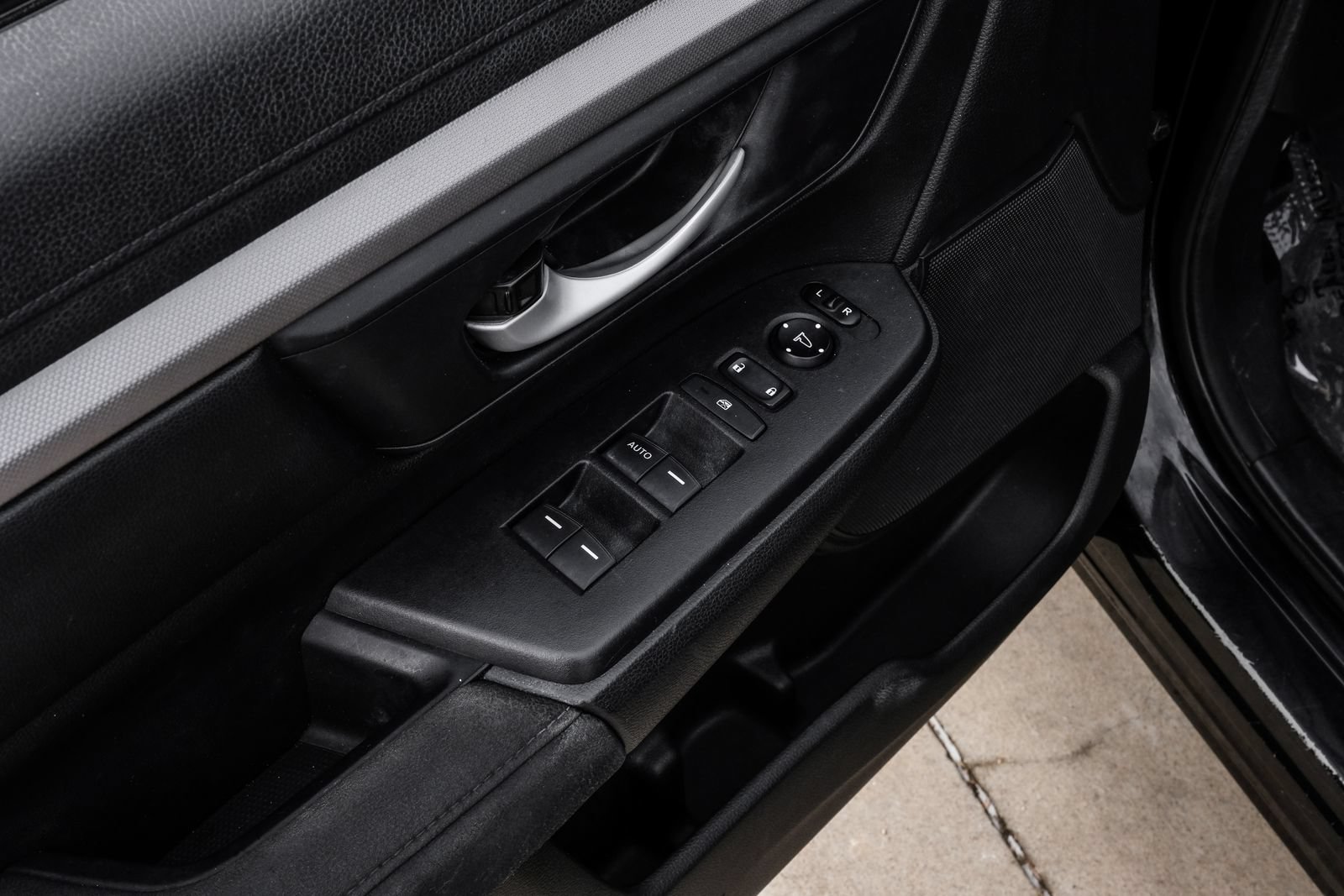 Used 2019 Honda CR-V LX image 40