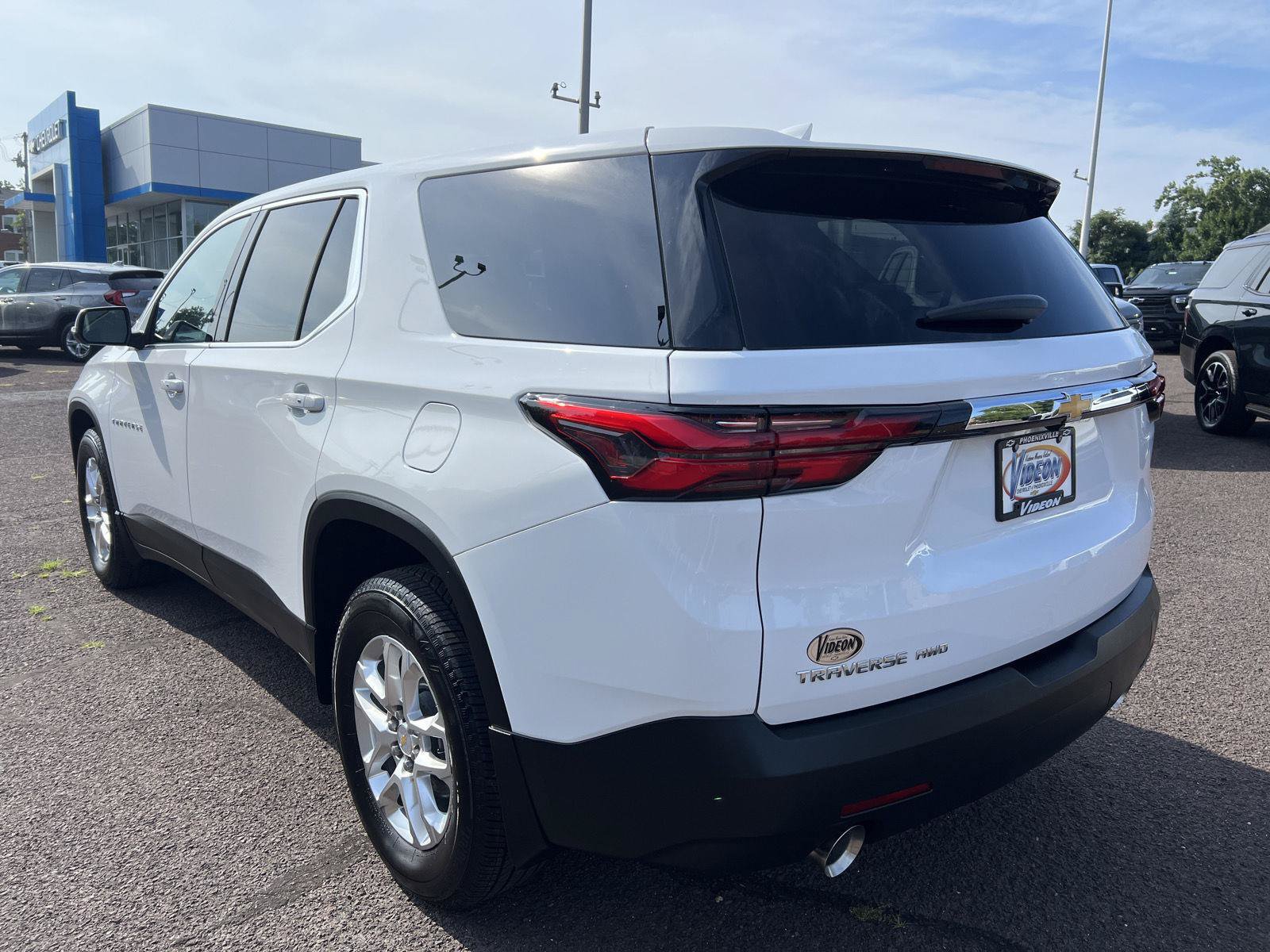 Used 2023 Chevrolet Traverse LS w/ Safety Package AWD/4WD image 5