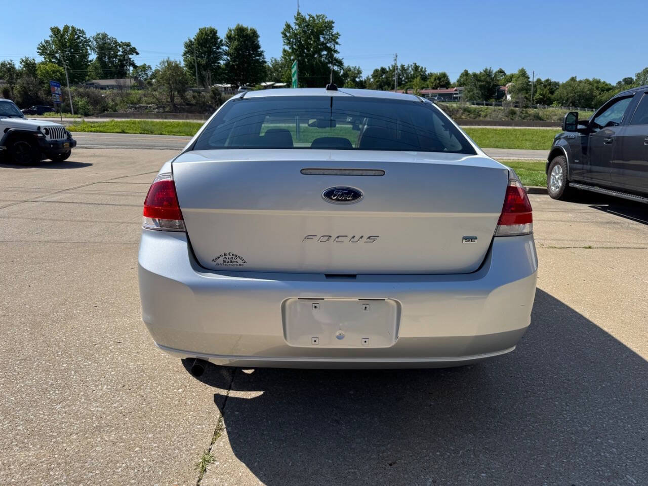 Used 2010 Ford Focus SE FWD image 6