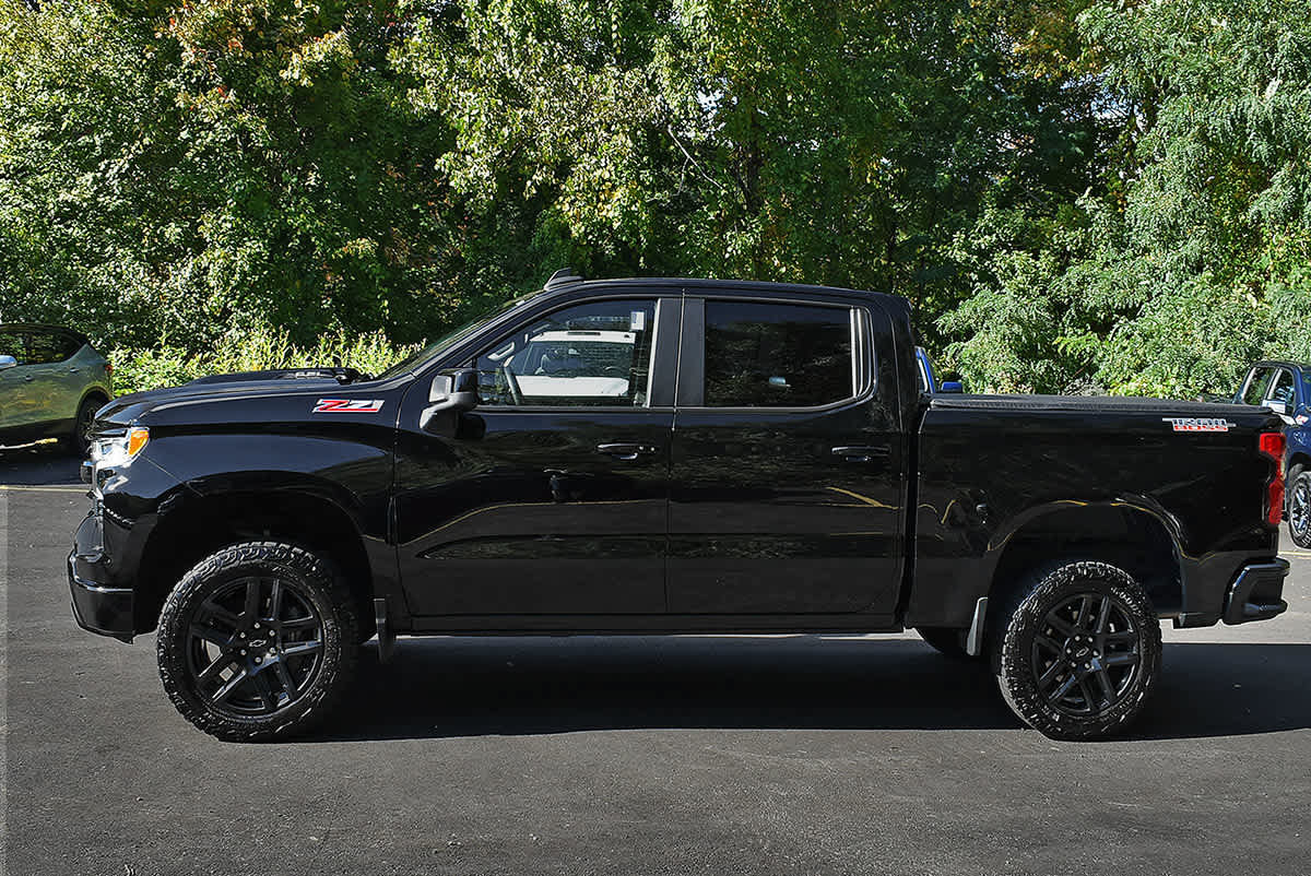 Used 2024 Chevrolet Silverado 1500 LT Trail Boss w/ Convenience Package II AWD/4WD image 4