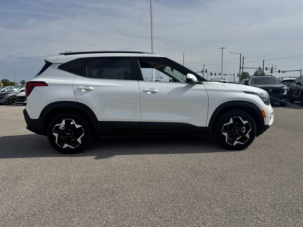 Used 2025 Kia Seltos EX image 8