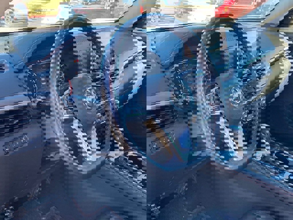 Used 2025 Nissan Altima 2.5 SR image 9