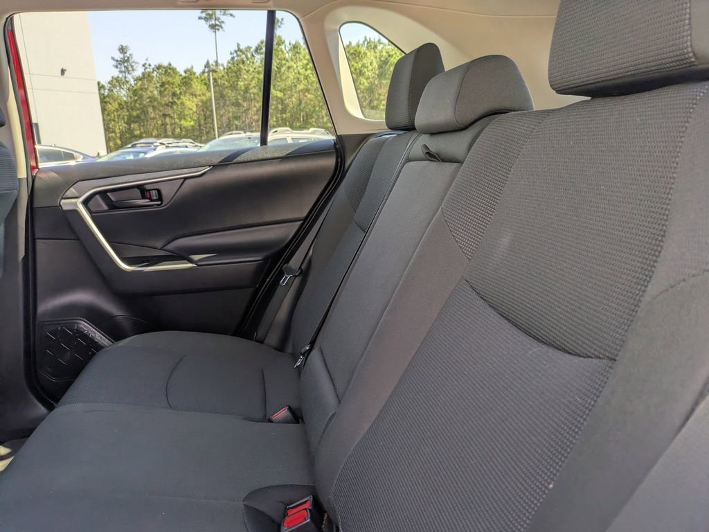 Used 2022 Toyota RAV4 LE image 14
