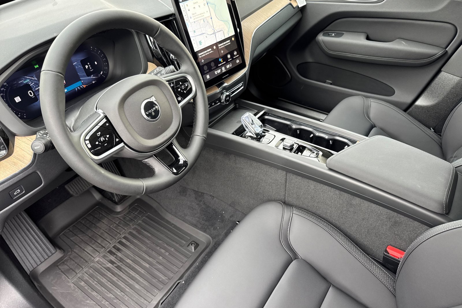 New 2026 Volvo XC60 B5 Plus w/ Climate Package image 9