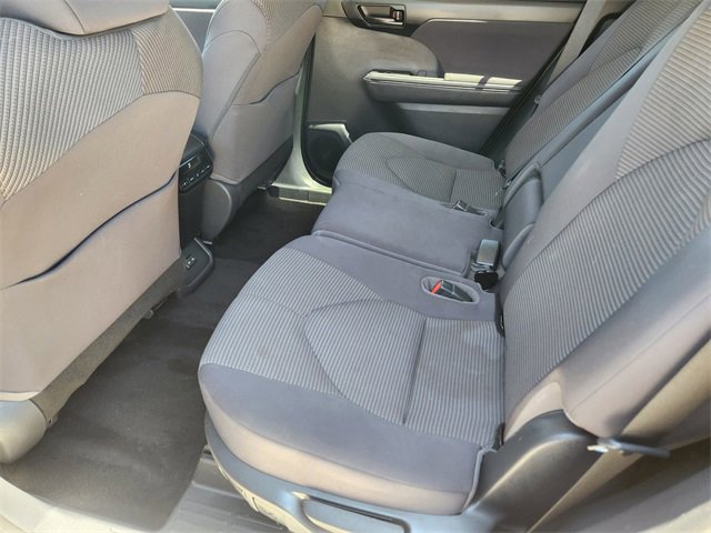 Used 2022 Toyota Highlander LE image 29