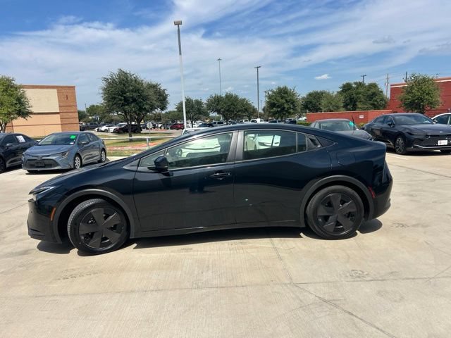 Used 2025 Toyota Prius LE FWD image 6