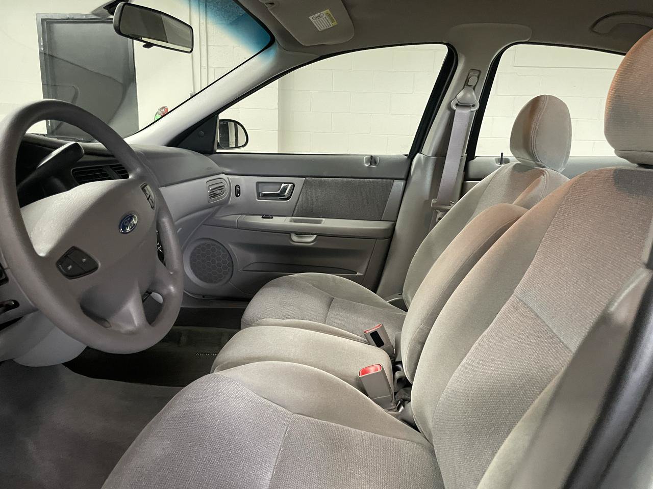 Used 2002 Ford Taurus SE FWD image 11