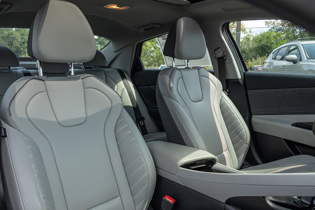 Certified 2024 Hyundai Elantra Limited FWD image 36