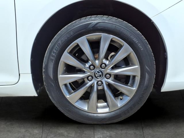 Used 2017 Toyota Camry XLE image 9