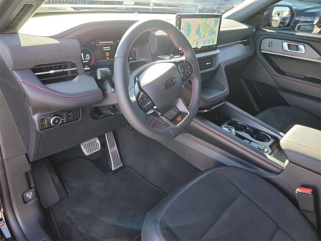 Used 2025 Ford Explorer ST image 18