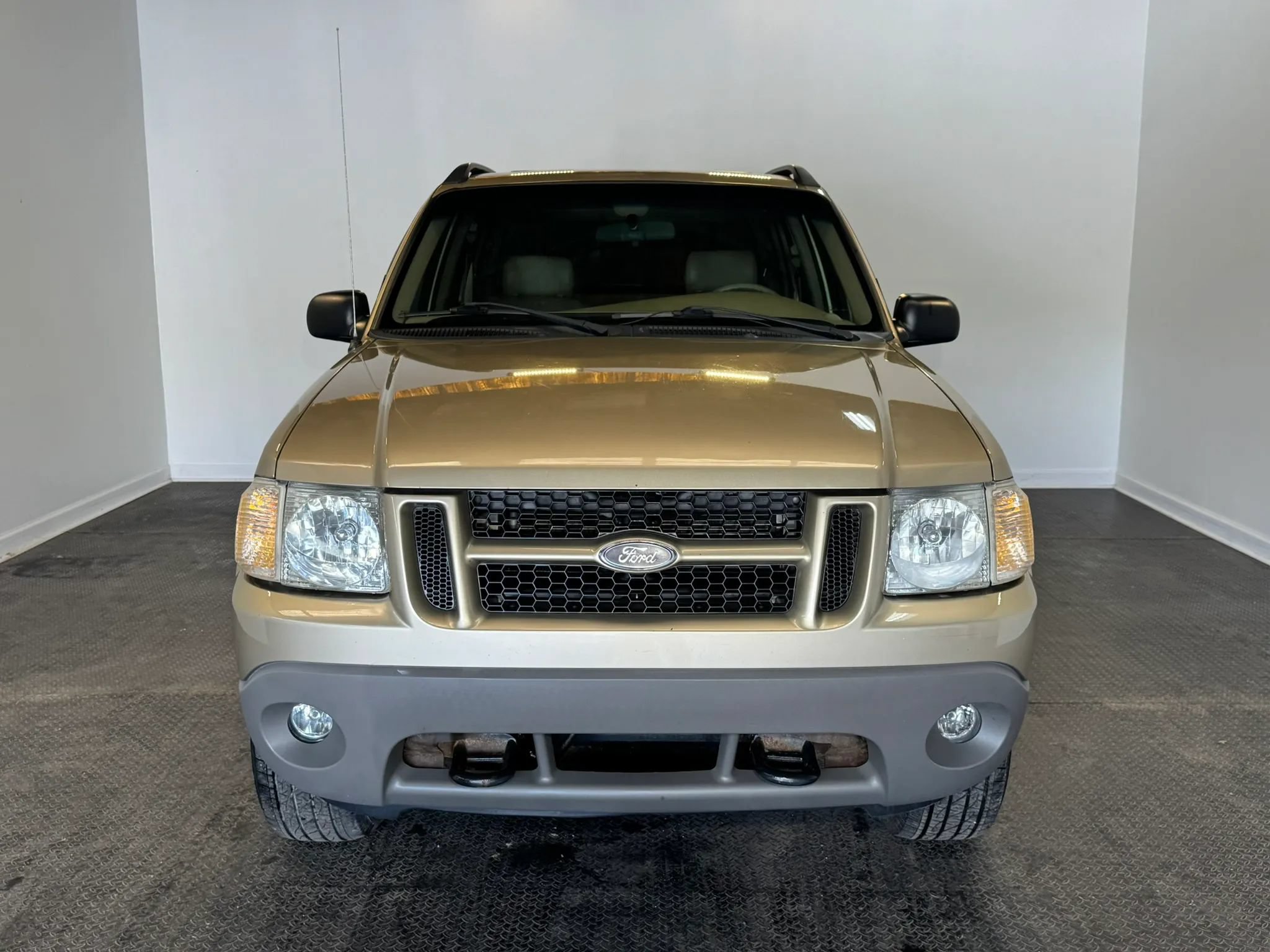 Used 2002 Ford Explorer Sport Trac 4x4 image 2