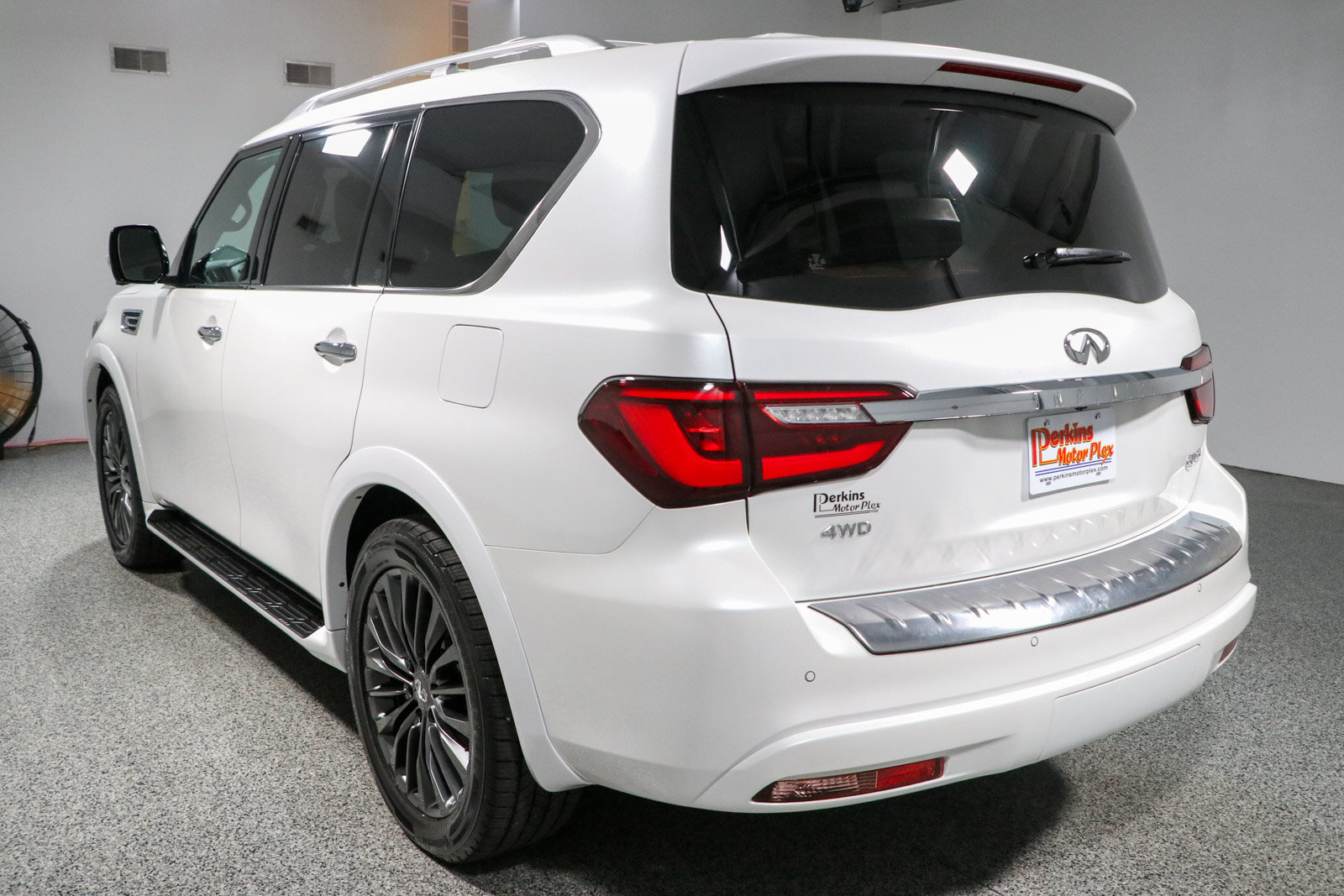 Used 2023 INFINITI QX80 Sensory w/ Cargo Package AWD/4WD image 9