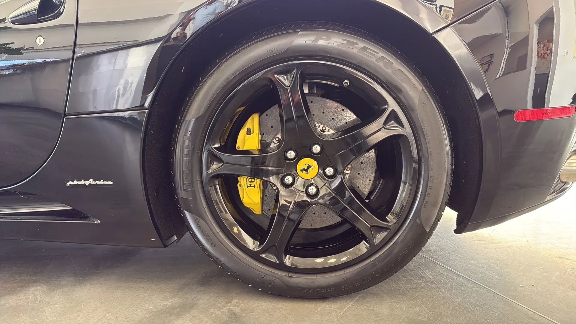 Used 2010 Ferrari California RWD image 23