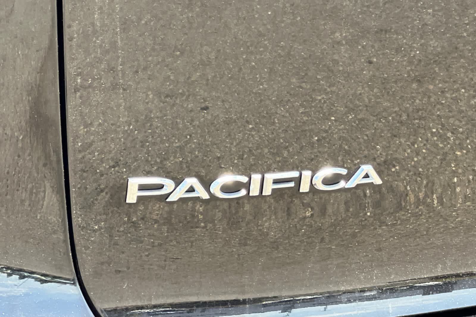 Used 2024 Chrysler Pacifica Touring-L FWD image 33