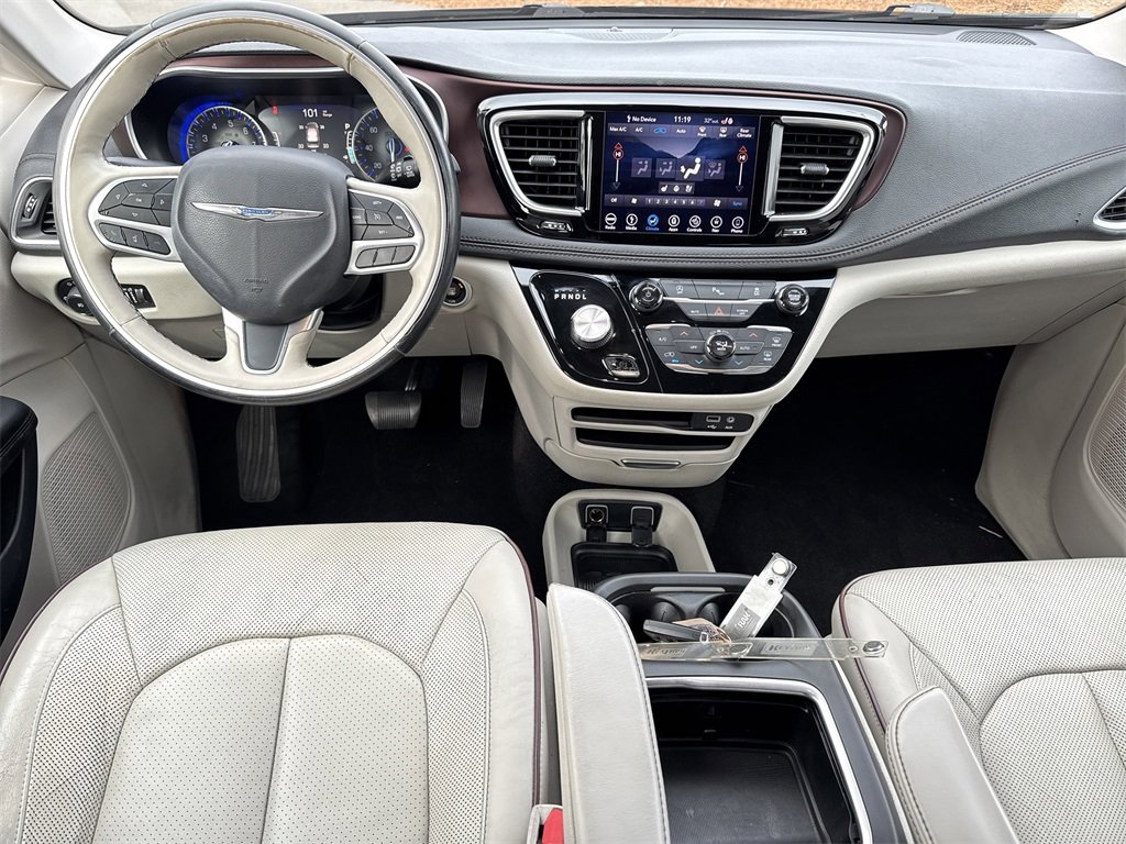 Certified 2019 Chrysler Pacifica Limited w/ Tire & Wheel Group image 9