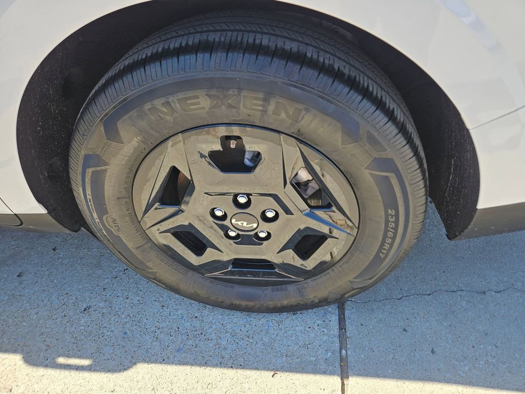 Used 2025 Kia Carnival image 25