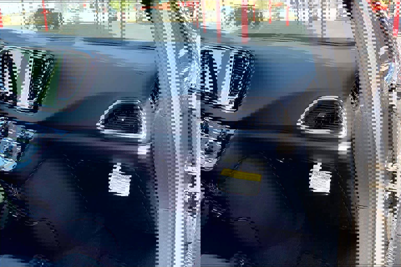 Used 2025 Chrysler Pacifica Select FWD image 19