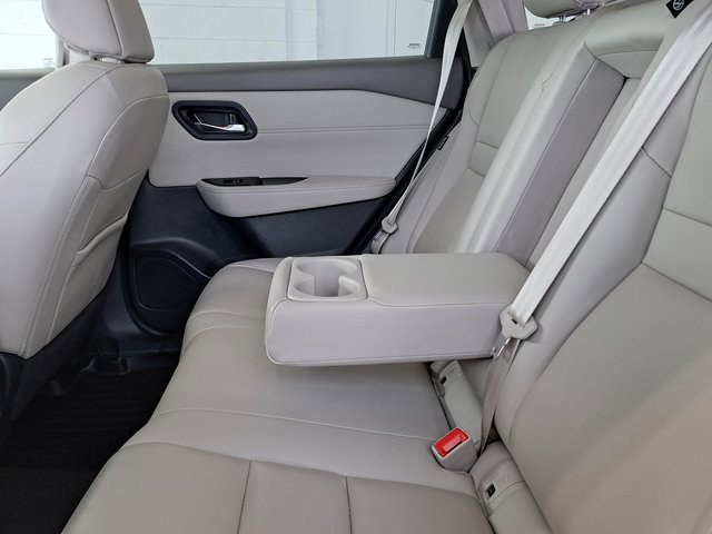 Used 2023 Nissan Rogue SL AWD/4WD image 24