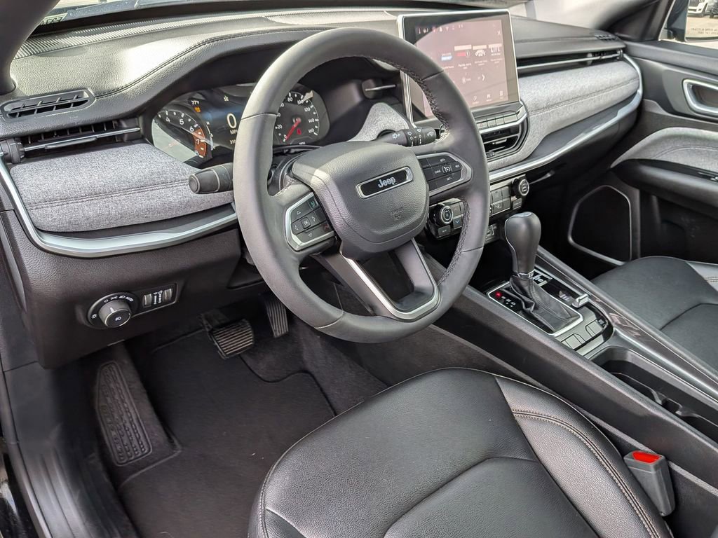 Used 2024 Jeep Compass Latitude AWD/4WD image 31