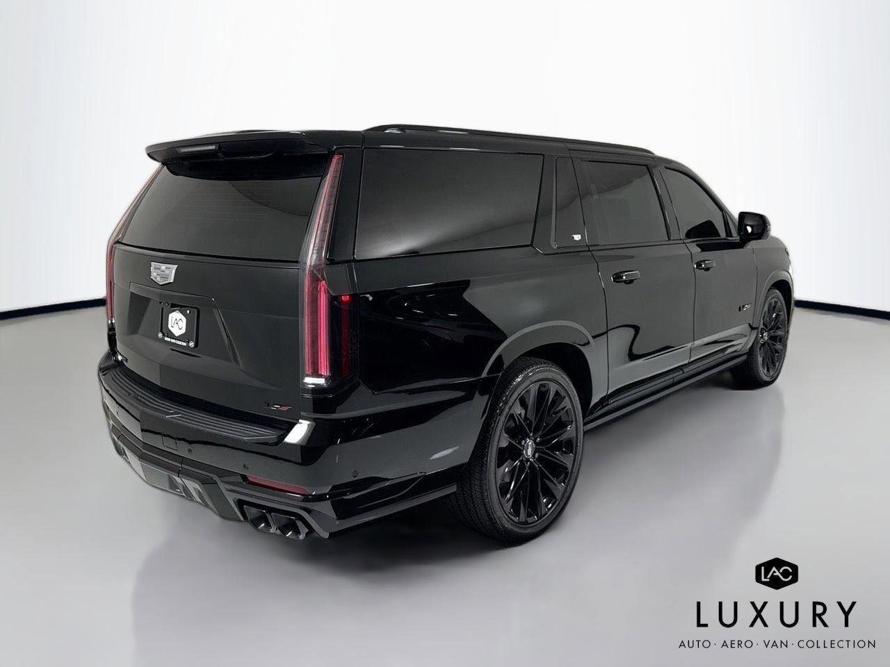 Used 2025 Cadillac Escalade ESV V w/ LPO, ONYX Package AWD/4WD image 6