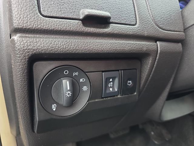 Used 2011 Ford Fusion SE image 28