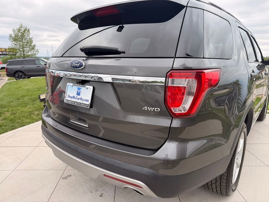 Used 2016 Ford Explorer XLT w/ Equipment Group 202A AWD/4WD image 38