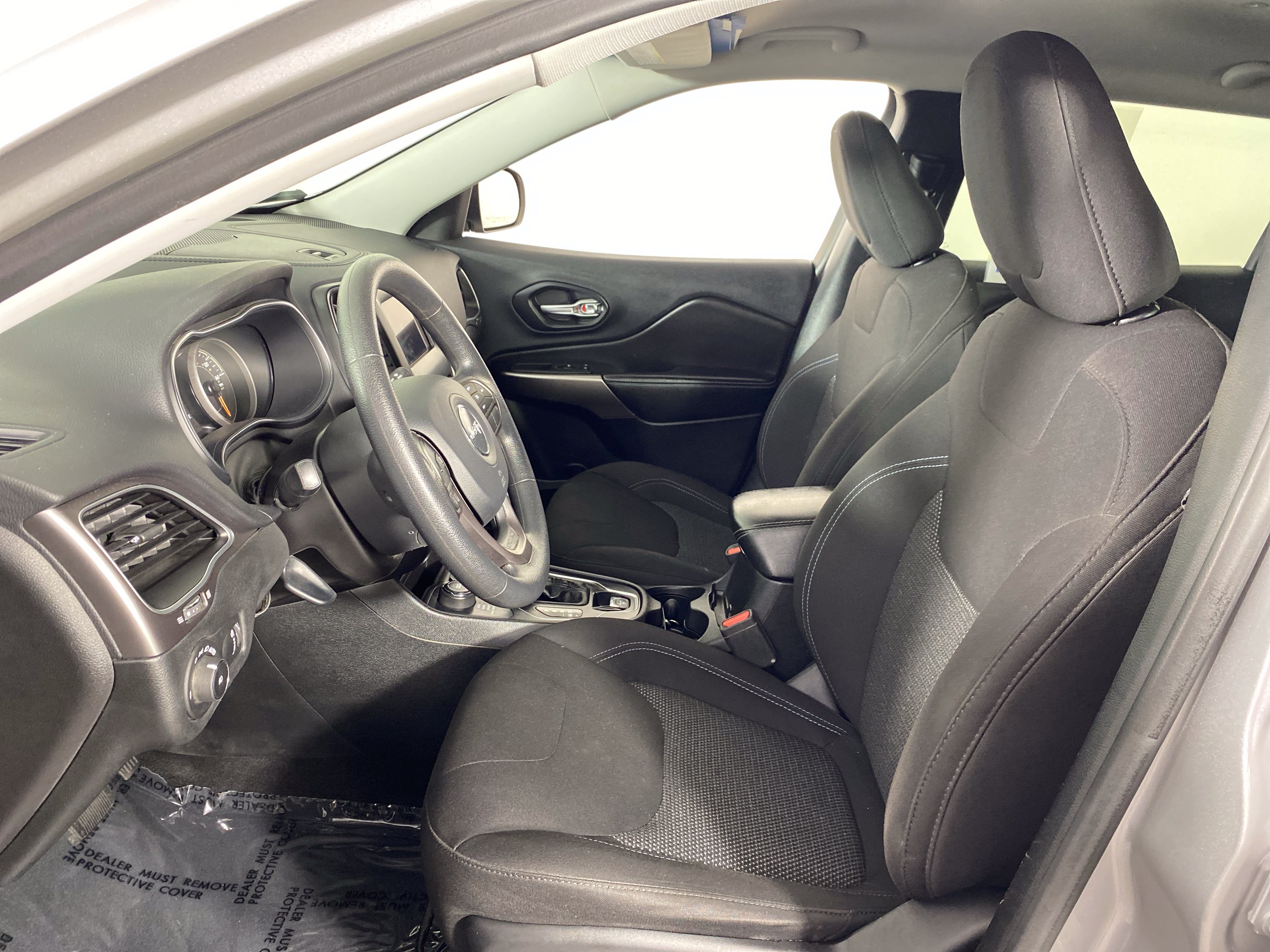 Used 2019 Jeep Cherokee Latitude w/ Popular Appearance Group AWD/4WD image 15