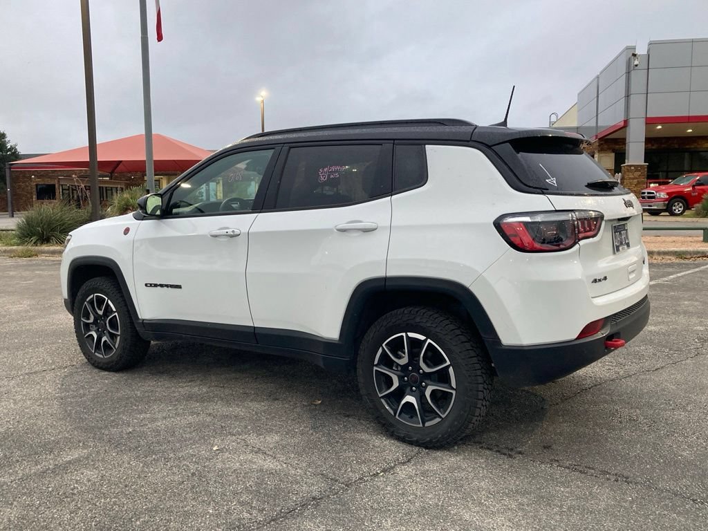 Used 2025 Jeep Compass Trailhawk AWD/4WD image 6