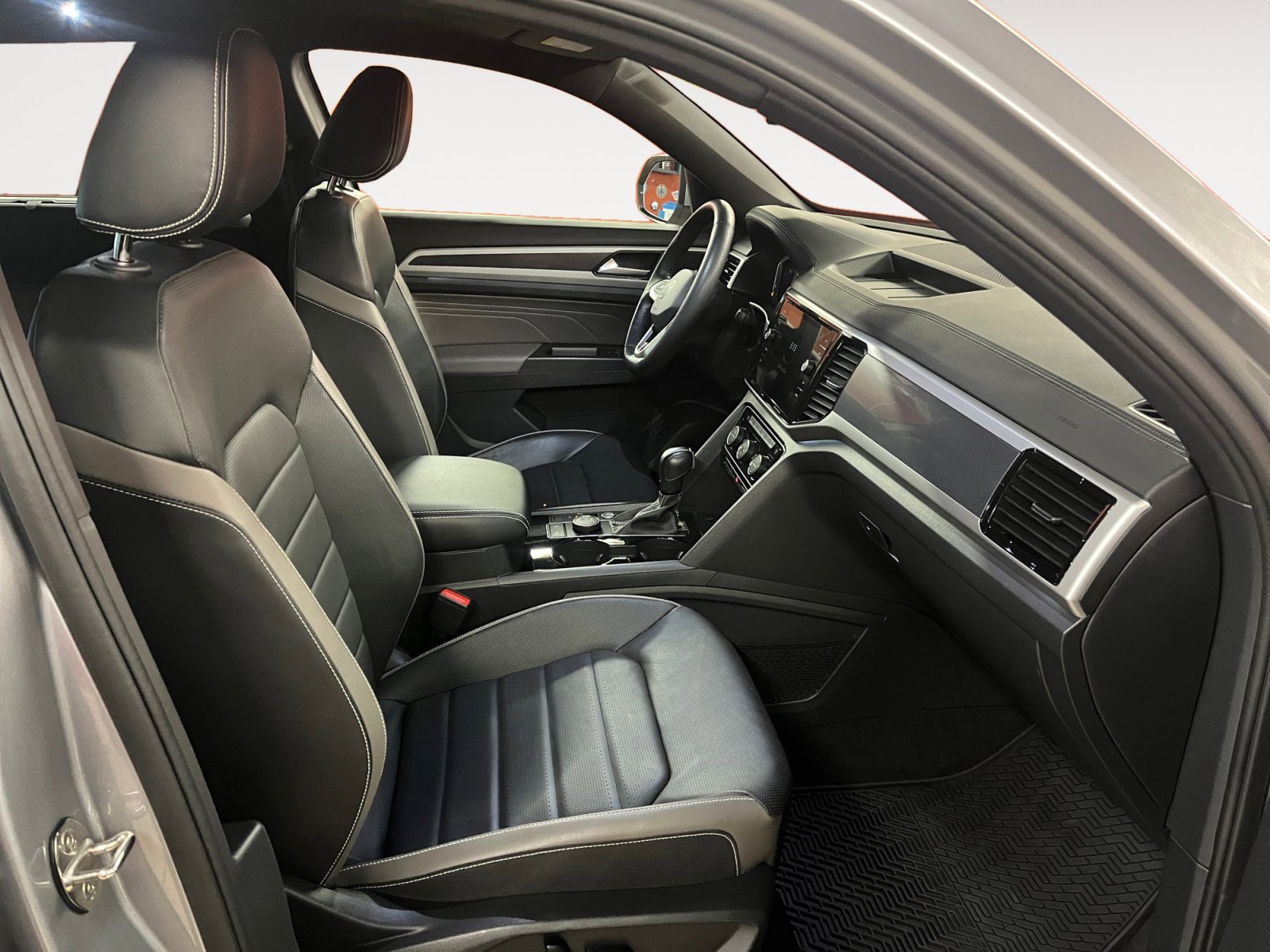 Used 2023 Volkswagen Atlas Cross Sport SEL Premium R-Line image 19