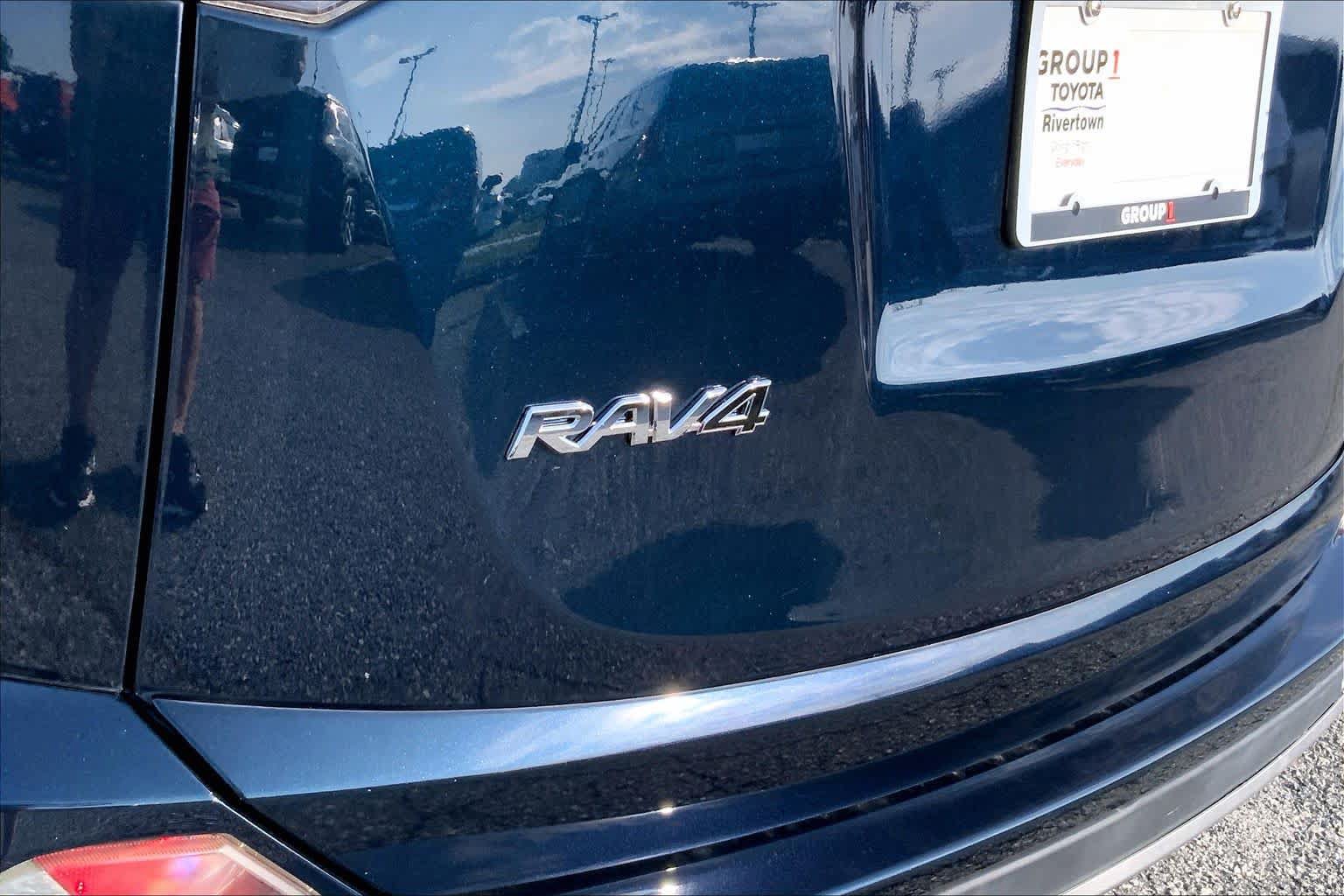 Used 2018 Toyota RAV4 LE AWD/4WD image 44