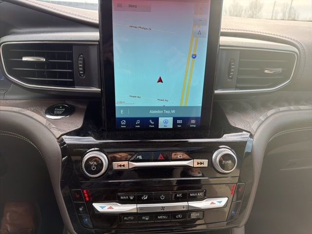 Used 2021 Ford Explorer Platinum w/ Equipment Group 601A AWD/4WD image 12