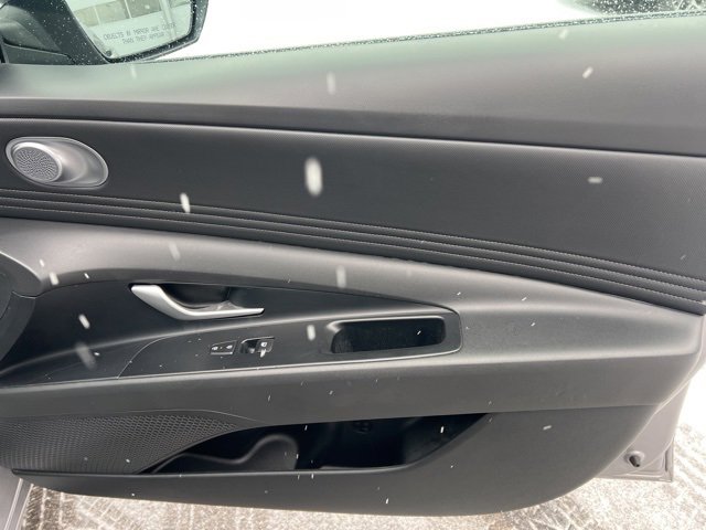 Used 2025 Hyundai Elantra SEL image 33