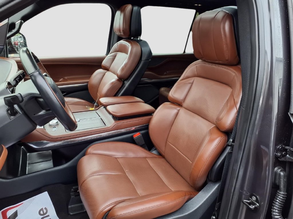 Used 2025 Lincoln Navigator Reserve AWD/4WD image 28