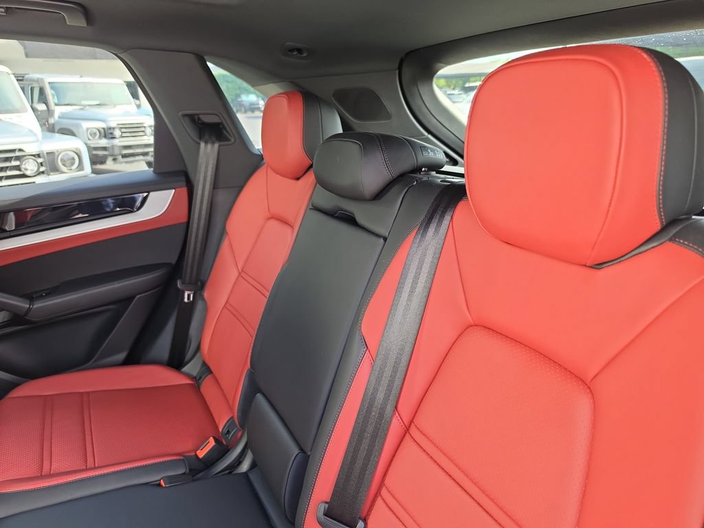 Used 2024 Porsche Cayenne AWD/4WD image 12