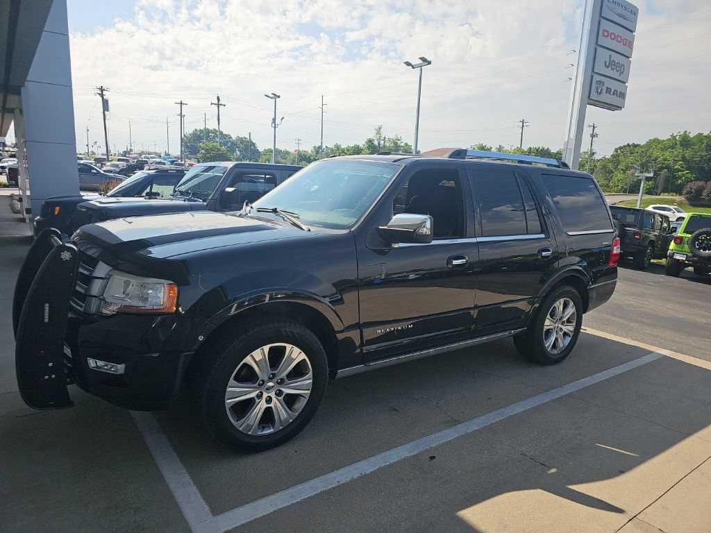 Used 2016 Ford Expedition Platinum AWD/4WD image 2