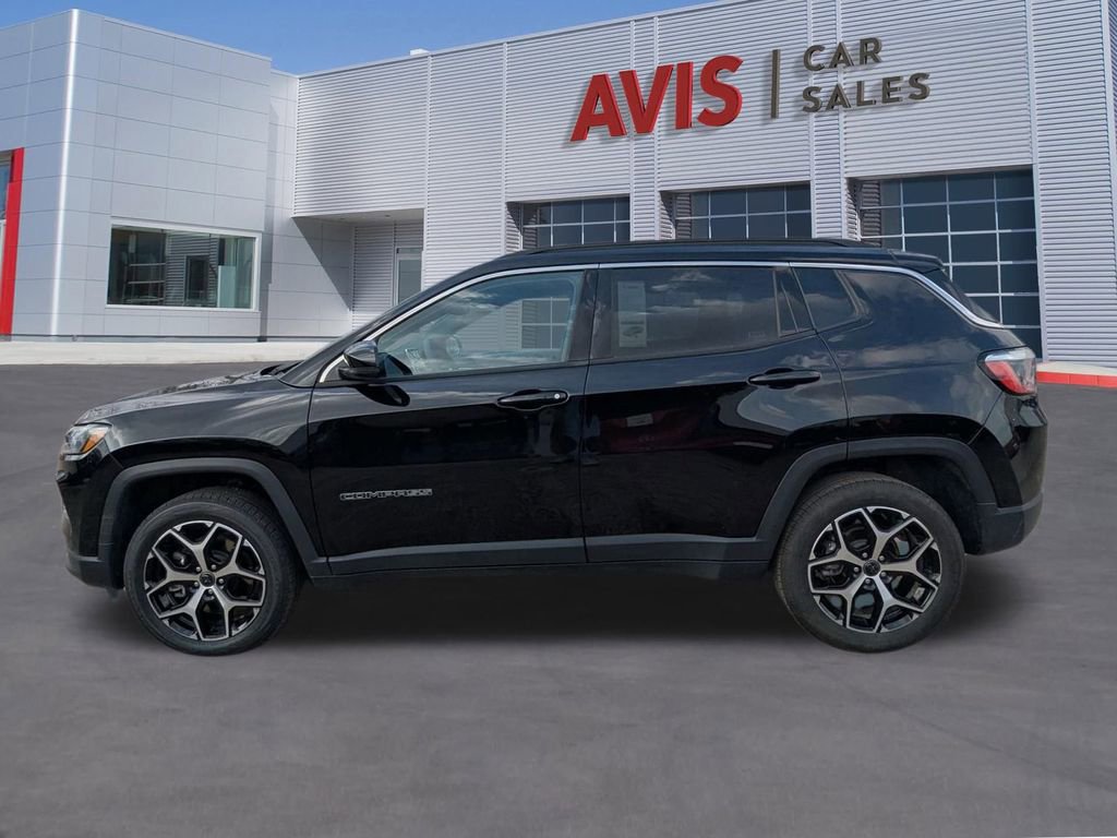 Used 2025 Jeep Compass Limited image 11