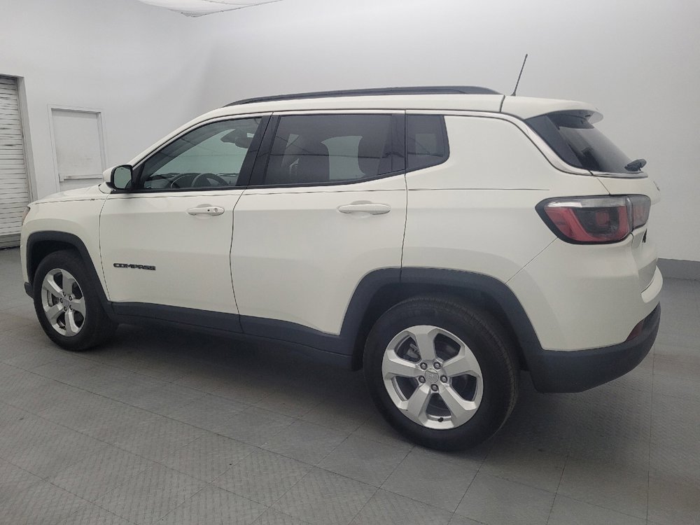 Used 2017 Jeep Compass Latitude FWD image 3