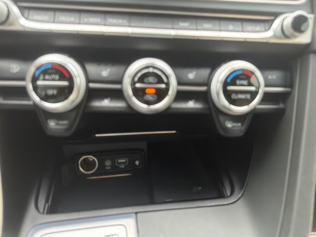 Used 2019 Genesis G70 3.3T Design RWD image 16
