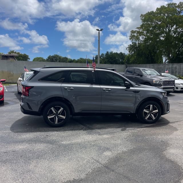 Used 2023 Kia Sorento S w/ Panoramic Sunroof Package image 6