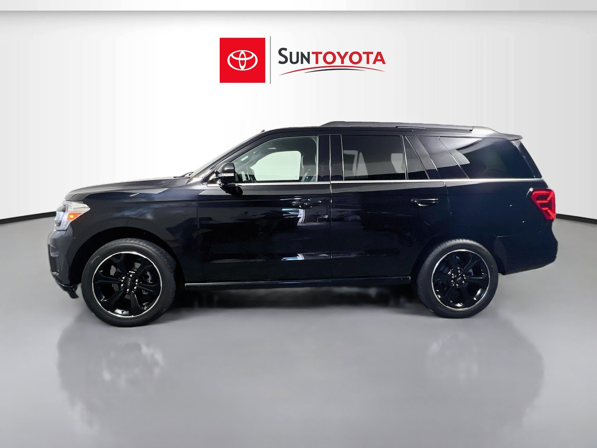 Used 2023 Ford Expedition Limited AWD/4WD image 7