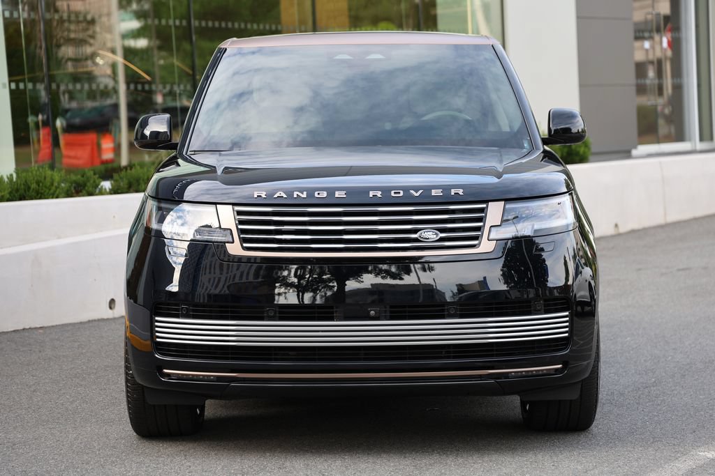 Used 2024 Land Rover Range Rover SV AWD/4WD image 5