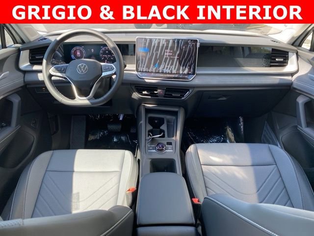 New 2025 Volkswagen Tiguan SE image 2
