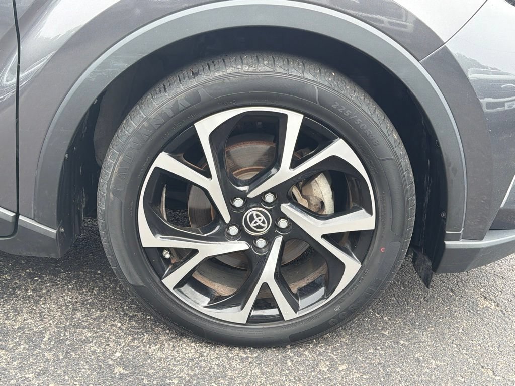 Used 2021 Toyota C-HR XLE FWD image 10