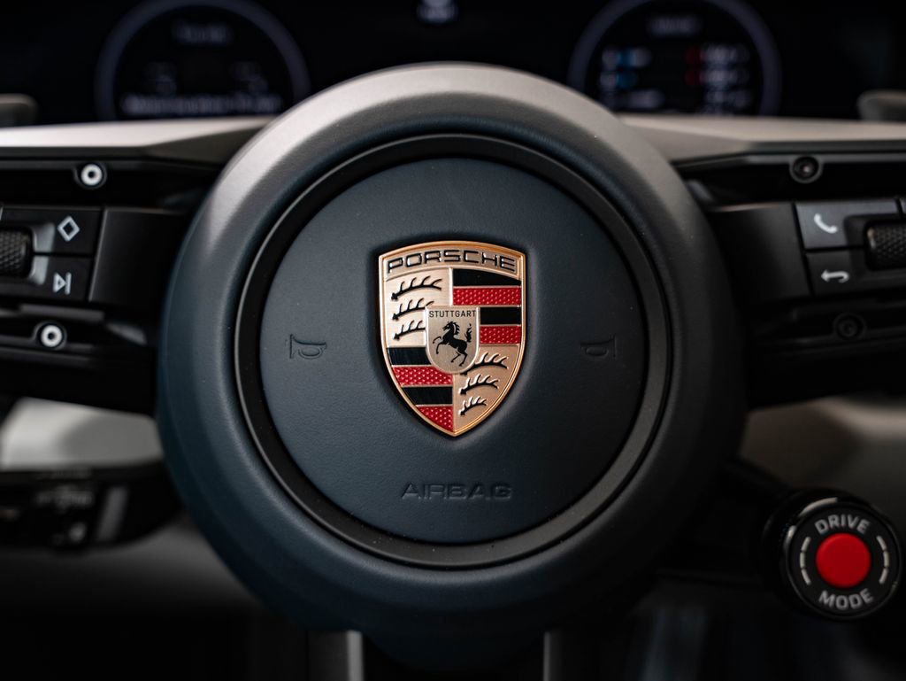 Certified 2025 Porsche 911 Carrera GTS RWD image 32
