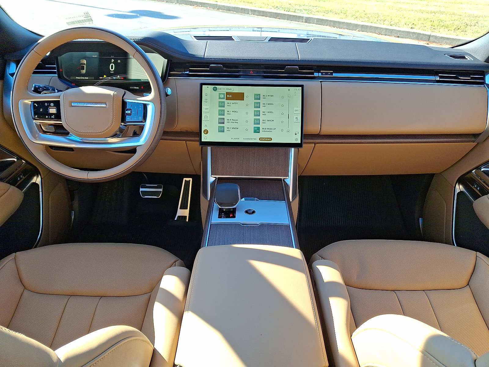 New 2026 Land Rover Range Rover SE image 13