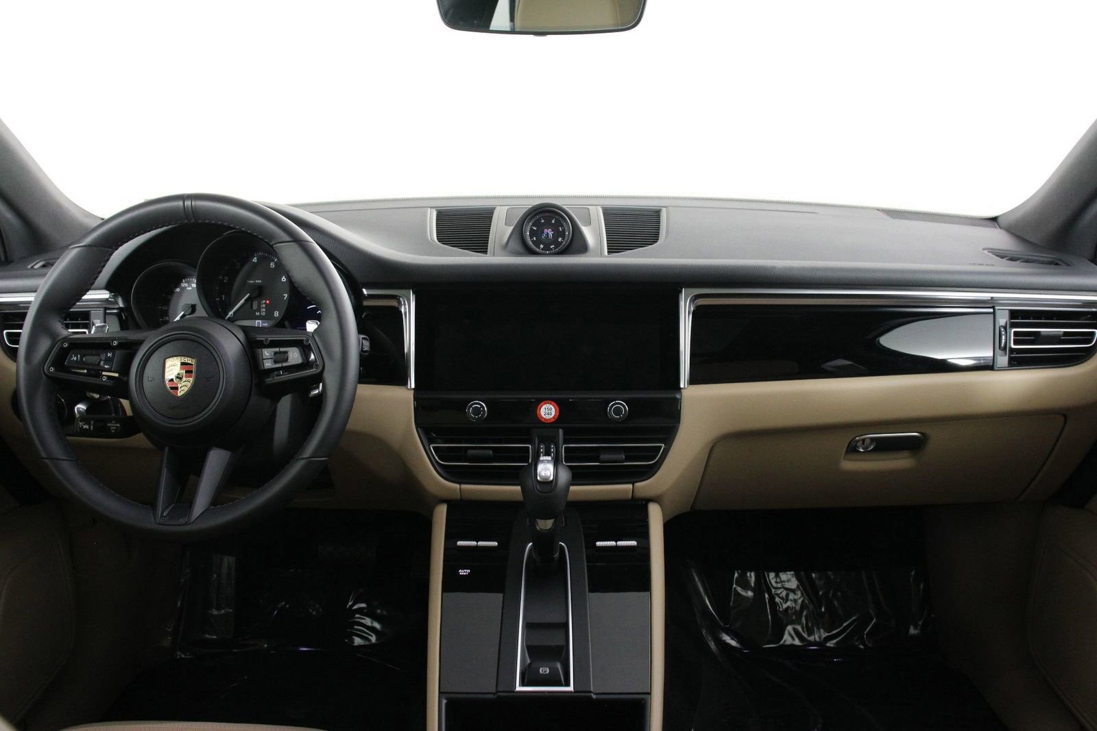 Certified 2025 Porsche Macan image 11