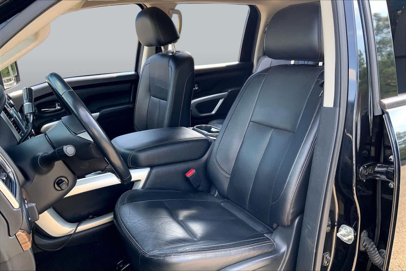 Used 2019 Nissan Titan SL w/ Chrome Package AWD/4WD image 8