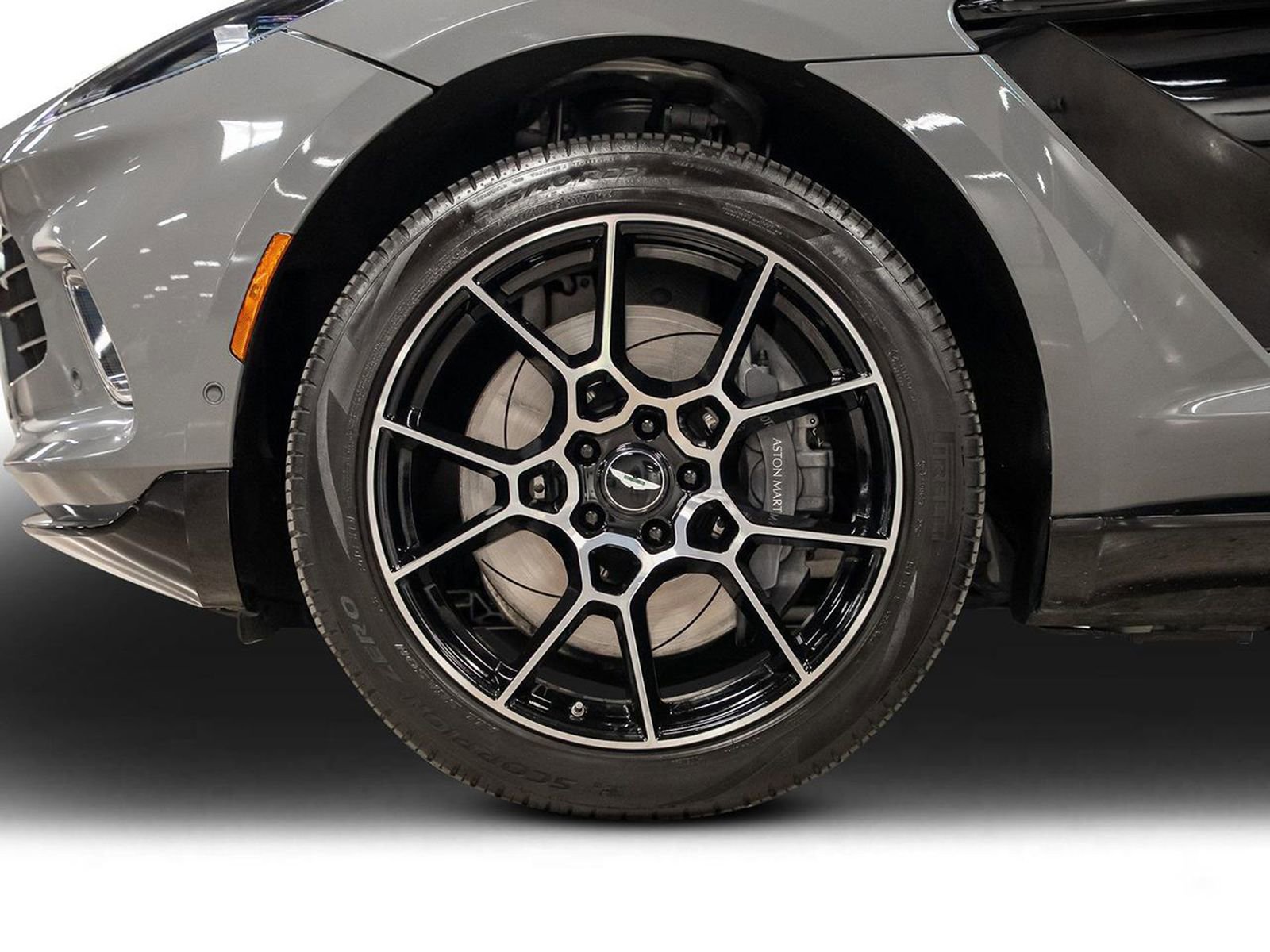 Used 2021 Aston Martin DBX image 17