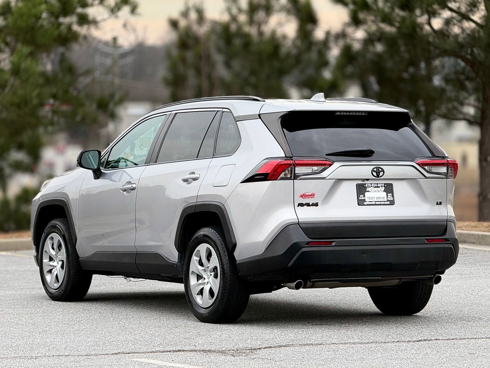 Used 2021 Toyota RAV4 LE image 9